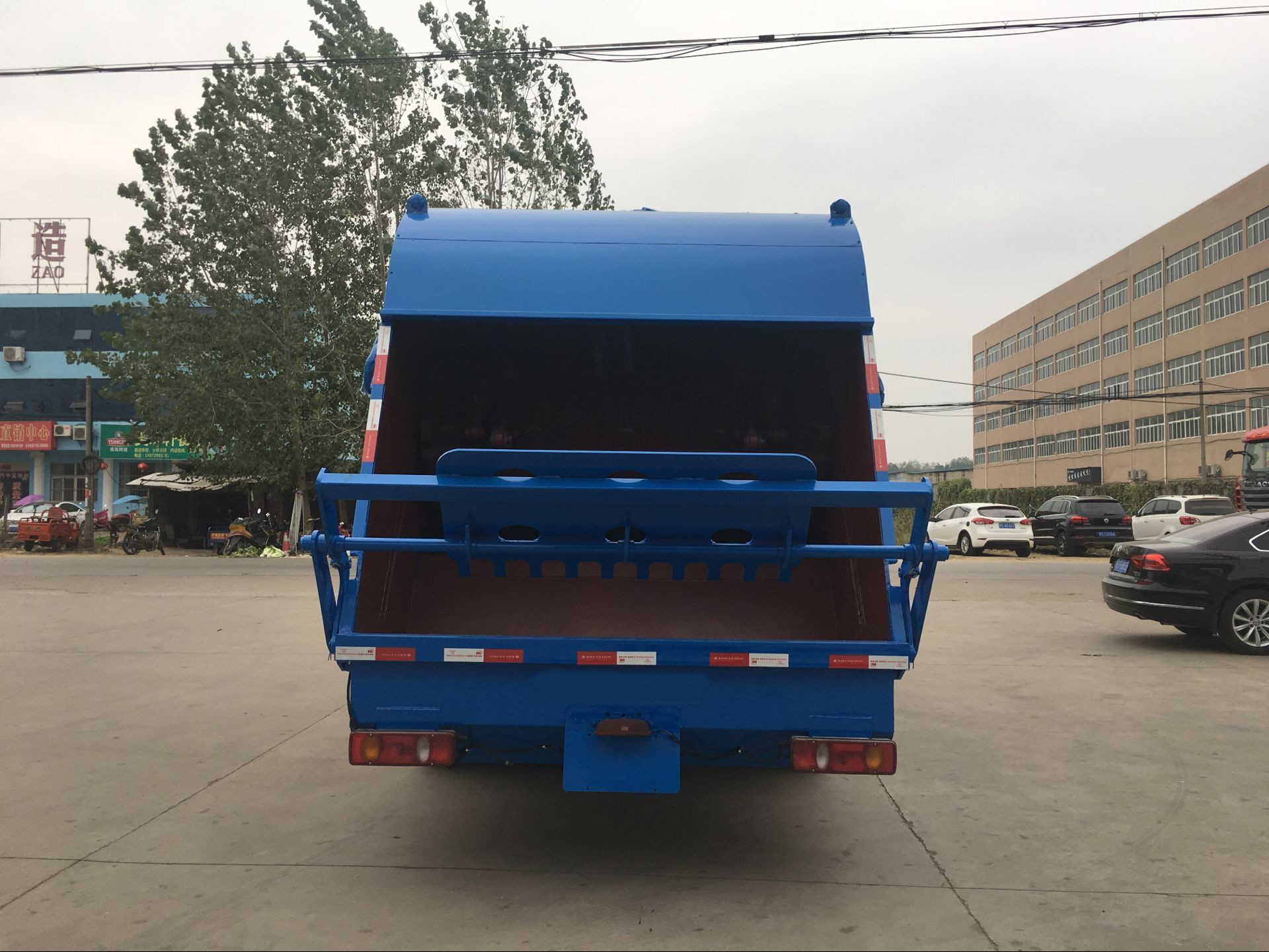 东风天锦压缩式垃圾车|12吨压缩垃圾车