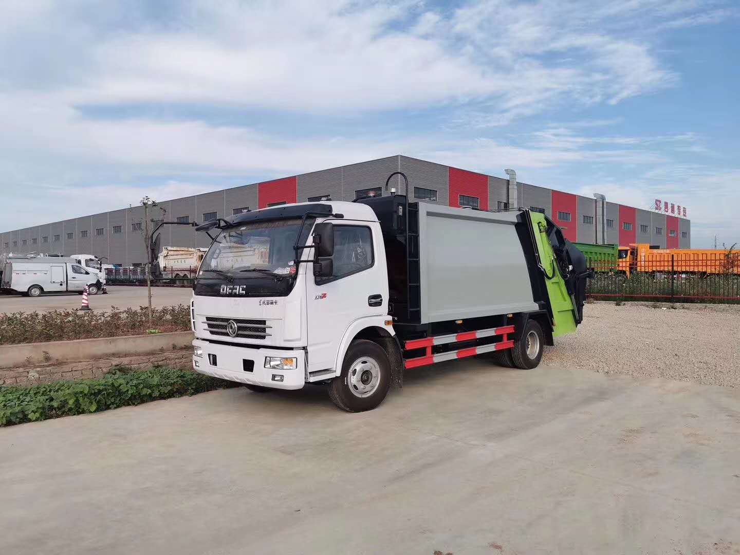 东风大多利卡8方压缩垃圾车