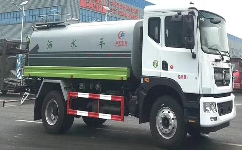 国六东风15吨洒水车