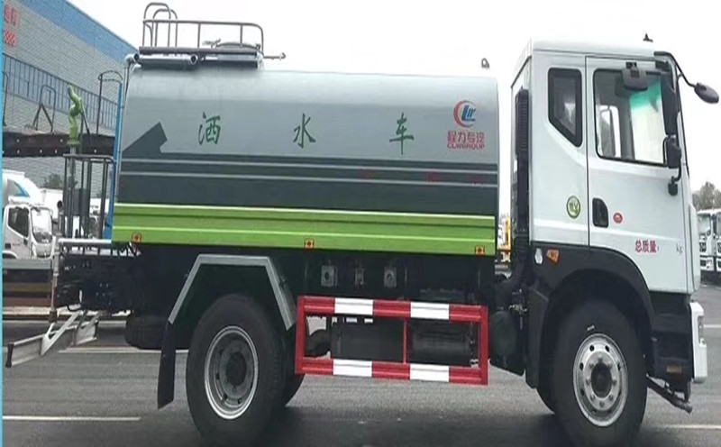 国六东风15吨洒水车