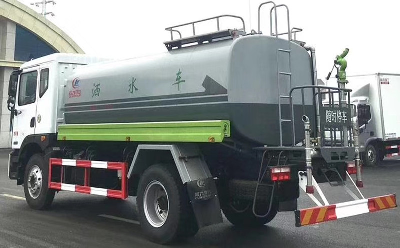国六东风15吨洒水车