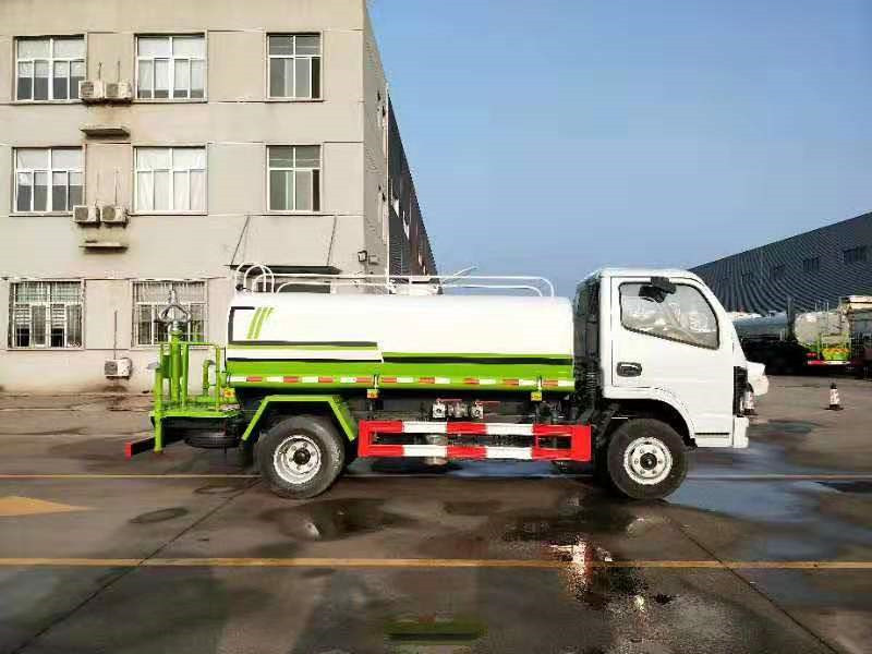 国六东风福瑞卡5吨洒水车