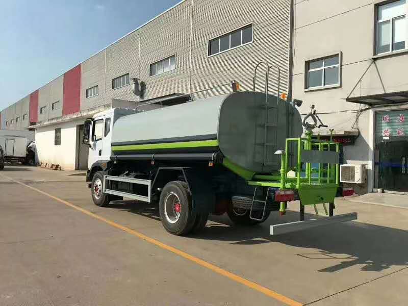 东风福瑞卡F9 12方洒水车