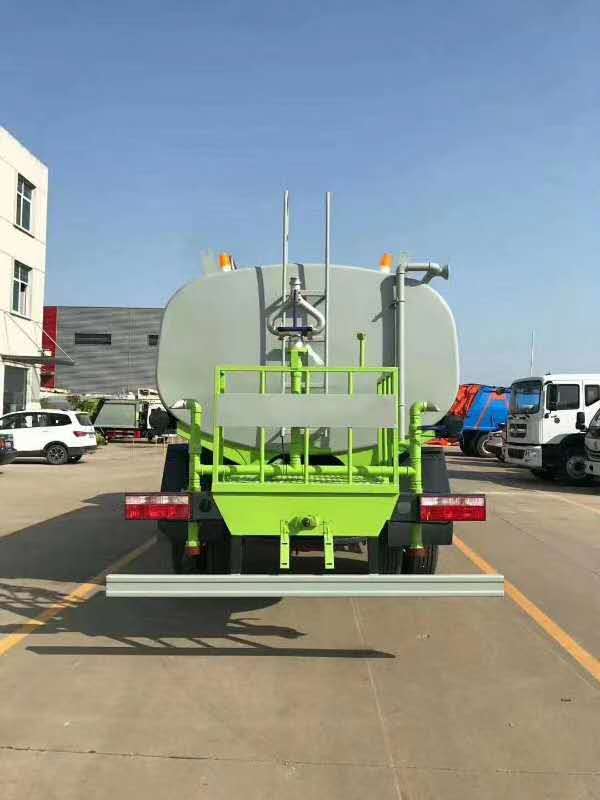 东风福瑞卡F9 12方洒水车