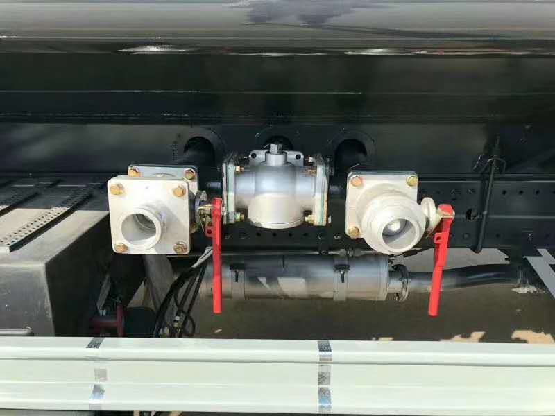 东风福瑞卡F9 12方洒水车